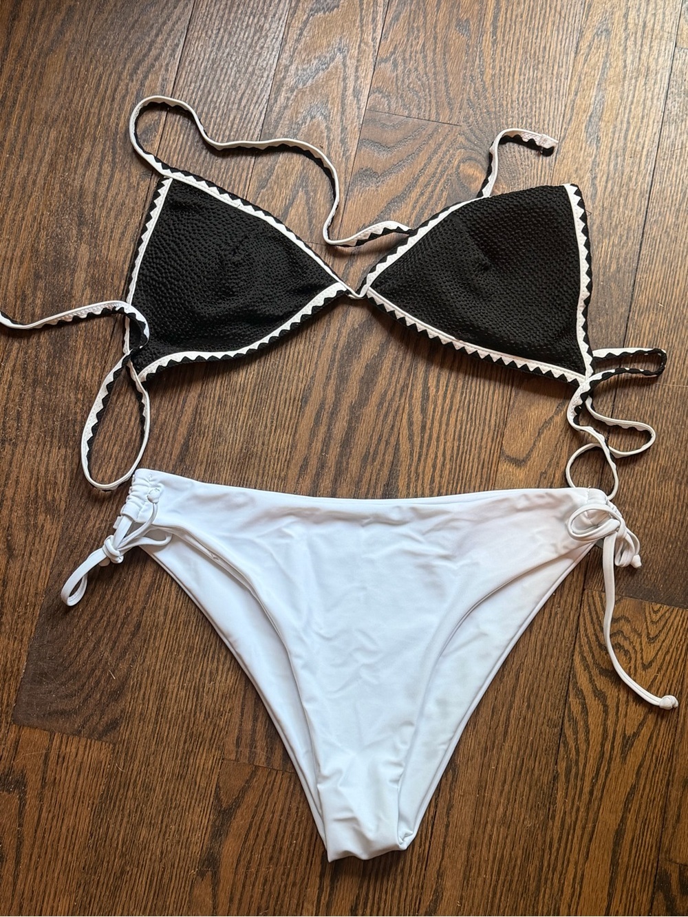 SHEIN Black & White Triangle Bikini Set with Scalloped Trim